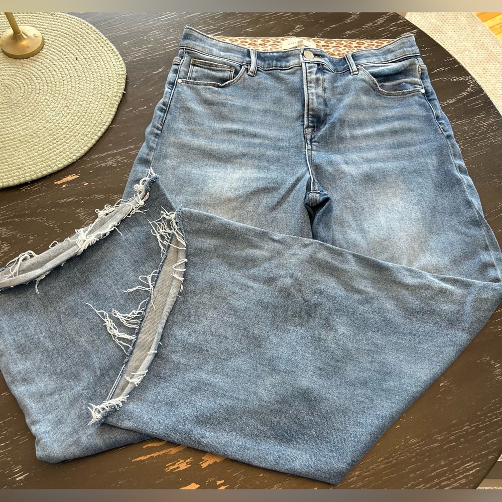Super cute pair of Risen raw hem, crop jeans! Size 15 - Picture 2 of 6
